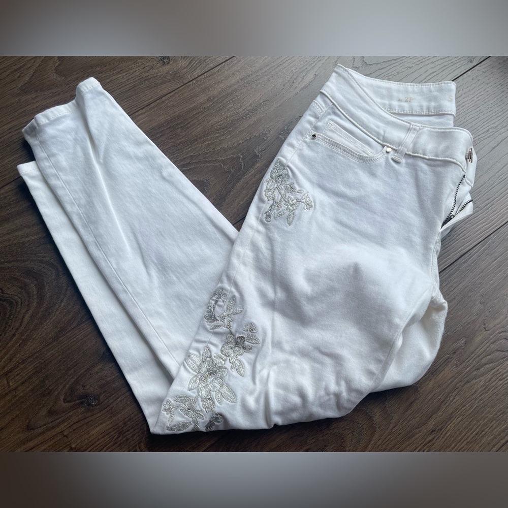 White House Black Market White Skinny Jeans with Embroidery